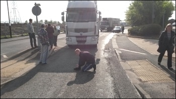 Pennine Foods strike picket - Stopping to tie a shoelace, 19.5.16, photo A Tice