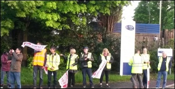 Pennine Foods strikers, 19.5.16, photo by  A Tice