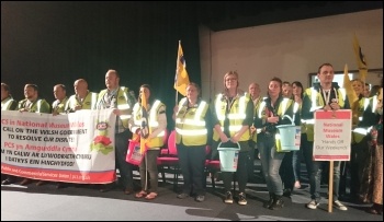 Welsh museum strikers at Wales TUC conference, 24-26.5.2016, photo Ronnie Job