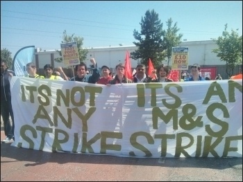 Pennine Foods picket line protest, photo by Sam Morecroft