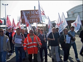 Lindsey oil refinery construction workers striking against EU-backed undermining of nationally agreed trade union conditions, photo by Sean Figg