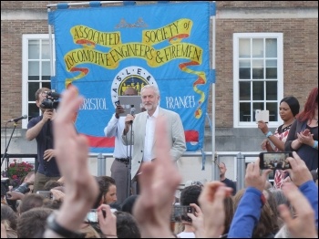 2,000 rallied for Jeremy Corbyn in Hull, 8.8.16, photo Matthew Carey