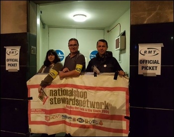 Natonal Shop Stewards Network supporting the Hammersmith and City and Circle lines tube strike, 16.9.16, photo by NSSN