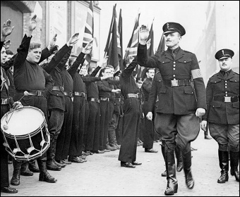 Fascist leader Oswald Mosley inspects parading Blackshirts