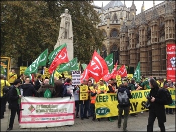 RMT Southern protest at Parliament 1.11.16, photo by Paula Mitchell