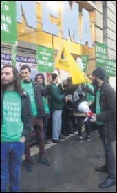 Hackney Picturehouse picketing for the London Living Wage, 4.11.16, photo by Mark Best