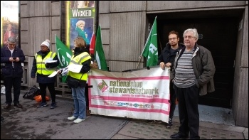 London Victoria Station picket line 22 November photo Chris Newby