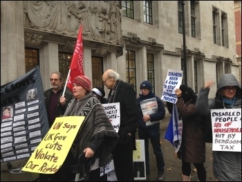 Anti-bedroom tax campaigners, Nov 2016, photo by Amalia