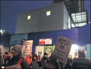 Crossrail workers' protest, 2.12.16, photo by Rob Williams