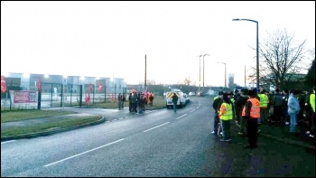 Doncaster waste transfer depot strike, 12.12.16, photo by A Tice