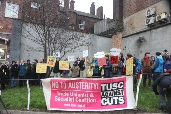 Sheffield 'trees' protest outside court, Dec 2016