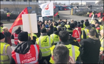 Unite general secretary Len McCluskey addressing striking bus drivers in Oxford, 2.3.17, photo Nick Chaffey