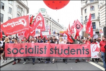 Young Socialist contingent, 1.7.17, photo by Dhanuvintha