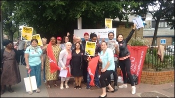 Strikers at Mile End, Barts trust strike, 10.7.17, photo by Pete Dickenson