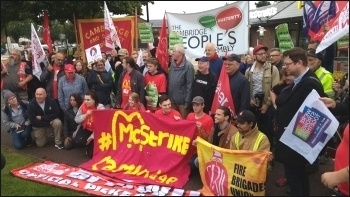 Cambridge (Newmarket Rd) McDonald's strike, 4.9.17, photo by Dave Murray