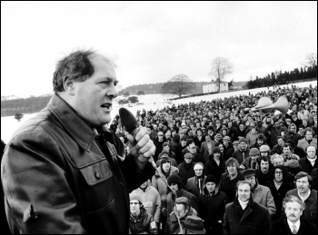 Derek Robinson addressing striking British Leyland workers