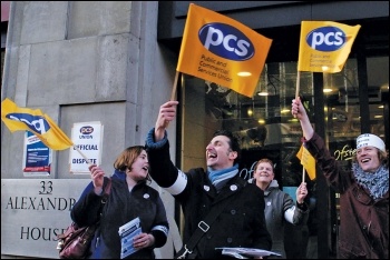 PCS members on strike, photo Paul Mattsson