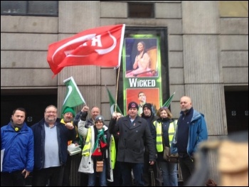 RMT picket at Victoria station, 9.11.17, with Steve Hedley, RMT senior assistant general secretary 4th from right; and NSSN chair Rob Williams 1st on left.