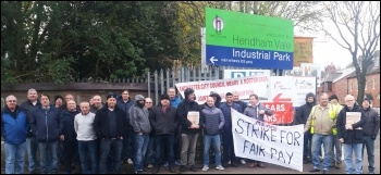 Mears picket line, 13.11.17, photo by Becci Heagney
