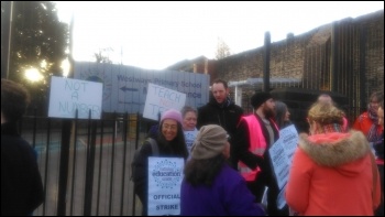 Teachers' strike at Westway primary in Sheffield, 6.12.17, photo by A Tice