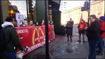 BFAWU President Ian Hodson addressing the strikers, Manchester 1.5.18, photo by Becci Heagney