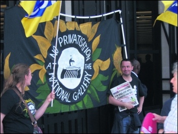 Selling the Socialist at a National Gallery picket line 2015, photo Scott Jones