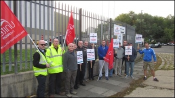 Liebherr picket line in Sunderland 24 August 2018, photo Elaine Brunskill