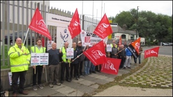 Liebherr Sunderland picket line, photo Elaine Brunskill