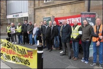 RMT strikers on the Newcastle picket line, 15.9.18, photo Elaine Brunskill