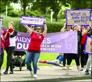 New Zealand midwives strike, photo “Dear David, Aotearoa needs Midwives” Facebook