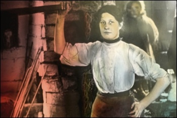 Women chainmakers faced super-exploitation, photo Townsend Productions