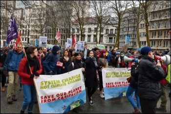 School students walking out against climate change, 24.1.19, photo by CWI