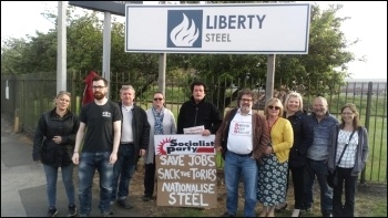 Solidarity protest outside the plant, 23.5.19, Photo by A Tice