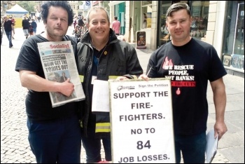 Campaigning against fire cuts in South Yorkshire, photo by Alistair Tice