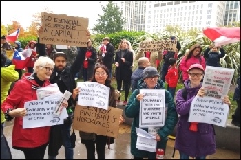 London: Showing solidarity with workers on the mass demonstrations in Chile