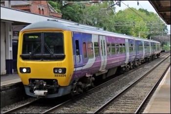 Northern Rail train, photo El Pollock/CC