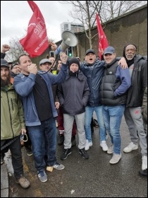 Tower Hamlets bin workers on strike March 2020, photo Hugo Pierre