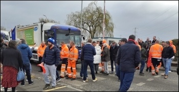 Bexley bin workers on strike, photo Rob Williams