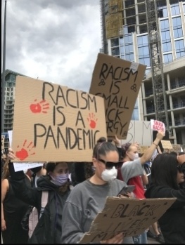 Outside the US embassy, London, 7.6.20, photo JB