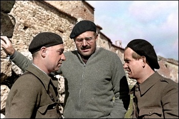 Ernest Hemingway (centre) in Spain during the war, photo Cassowary/CC