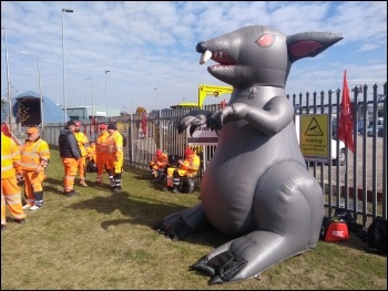 Thurrock picket 27 April, photo Dave Murray