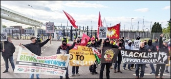 Reading, 26.5.21: Standing with the #Sparks blockading #AWE in fight against de-skilling #No2ESO, photo RW