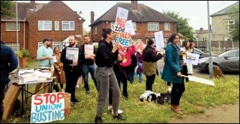 Oaks Park school workers picket