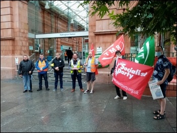 Nottingham picket line, photo Clare Wilkins