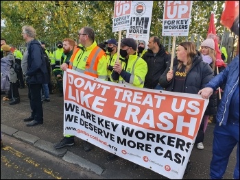 Glasgow cleansing workers strike, photo Philip Stott