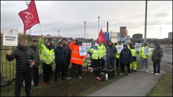 Scaffs picket line 1 November, photo Alistair Tice