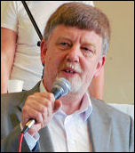 Dave Nellist speaking at the National Shop Stewards Network conference 2009, photo Suzanne Beishon Dave Nellist speaking at the National Shop Stewards Network conference 2009, photo Suzanne Beishon