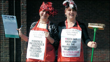 Clean out the dirty big business politicians - Sarah (left) and Nancy (right), Walthamstow Socialist Party, photo S. Kimmerle