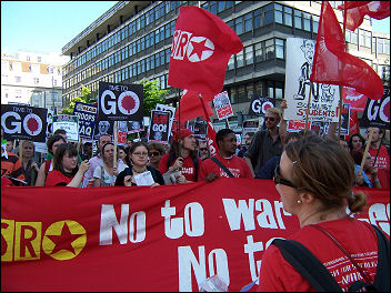 International Socilaist Resistance demonstrate against war