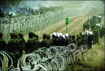 Razor wire and Polish armed forces preventing the mainly Iraqi Kurds seeking asylum. Photo: Irek Dorozanski/CC